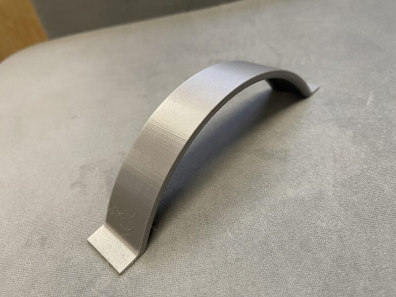 Blokada półki przyczepy kempingowej