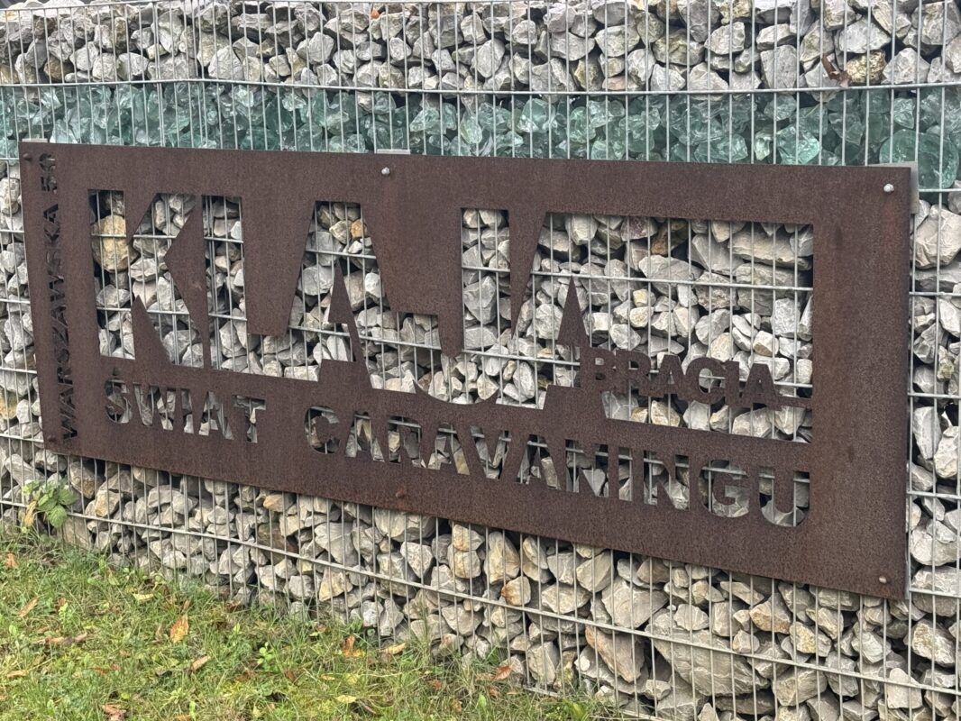 Reklama ze stali Corten