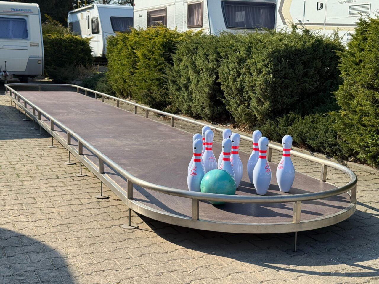 Przenośny tor do kręgli